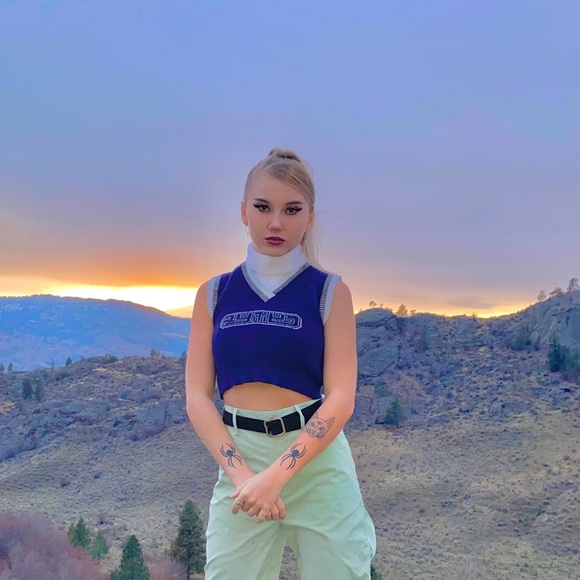 Meet your Posher, Azriel - Picture 1 of 1